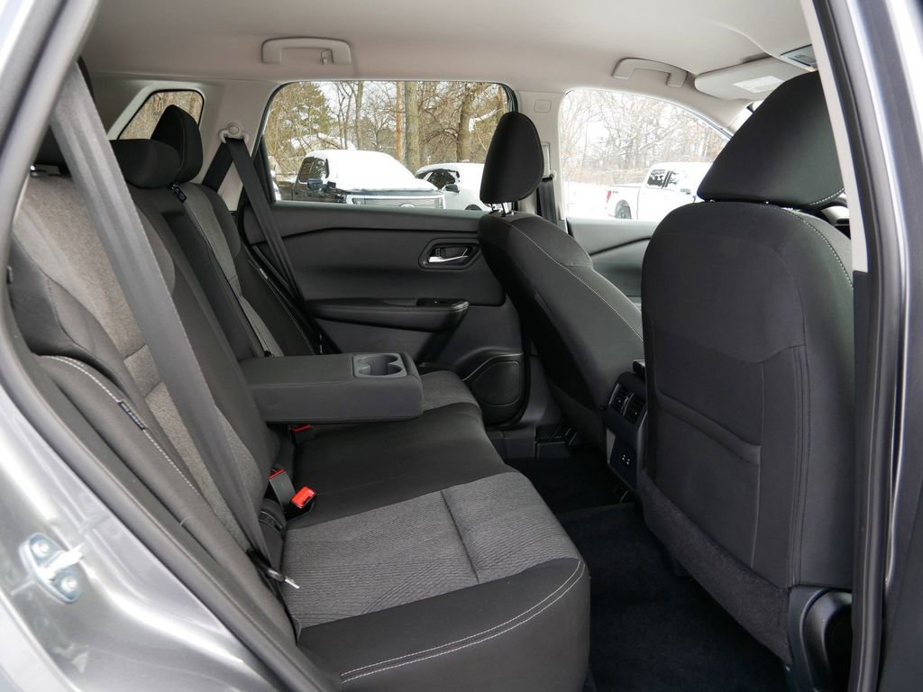 Used 2025 Nissan Rogue SV AWD/4WD image 9