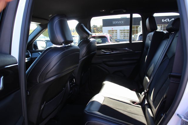 Used 2023 Jeep Grand Cherokee Altitude image 22