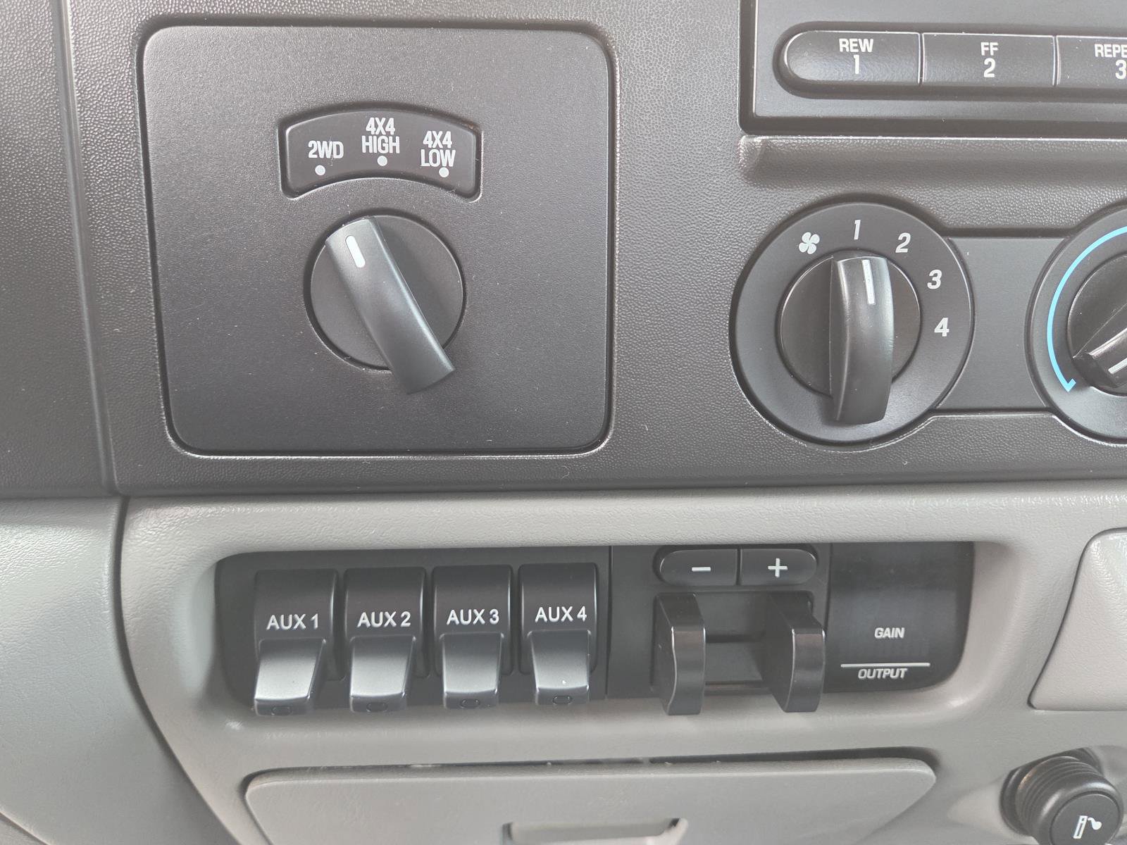 Used 2006 Ford F350 XL image 23