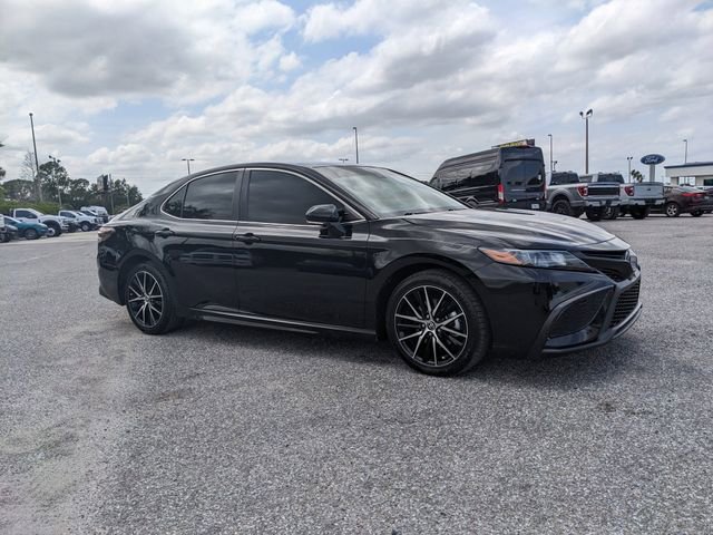 Used 2024 Toyota Camry SE FWD image 2