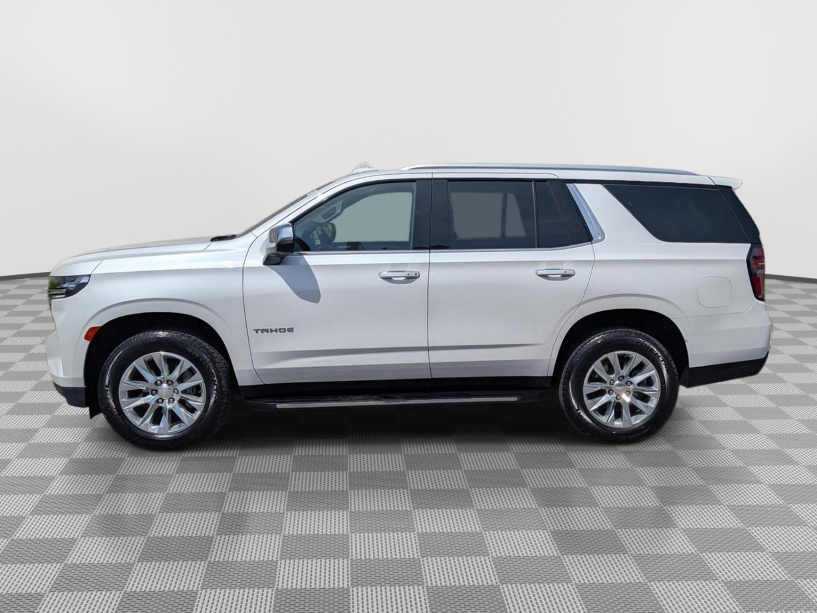 Used 2023 Chevrolet Tahoe Premier AWD/4WD image 2