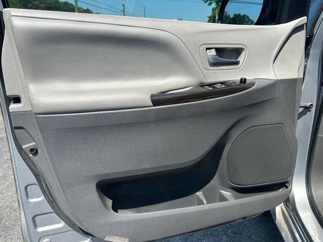 Used 2015 Toyota Sienna XLE w/ XLE Navigation Package FWD image 13
