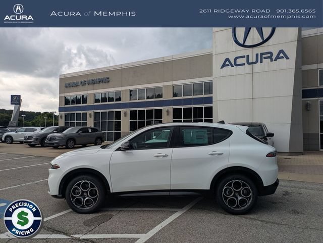 Used 2025 Alfa Romeo Tonale w/ Premium Package AWD/4WD image 3