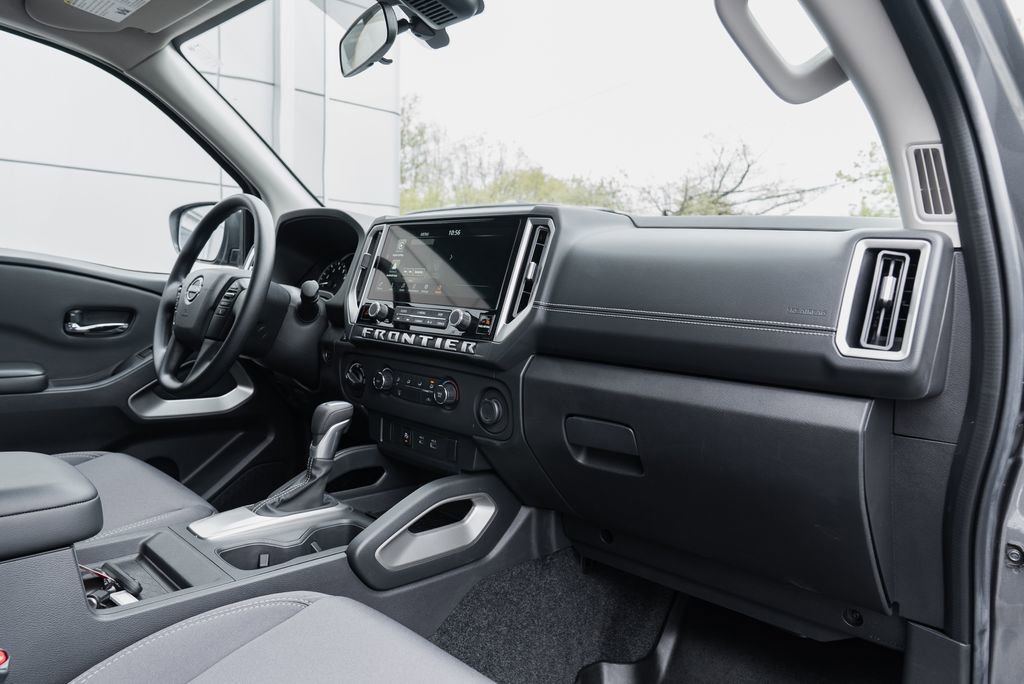 Used 2025 Nissan Frontier SV AWD/4WD image 28