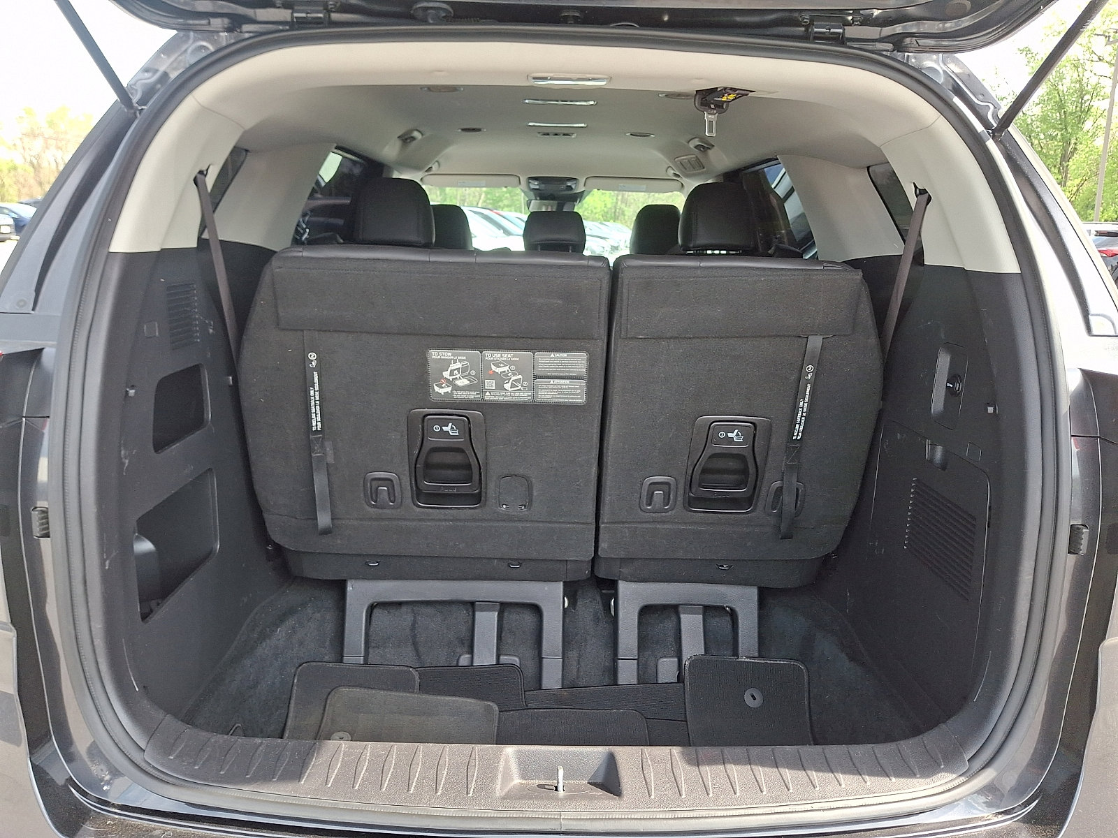 Used 2024 Kia Carnival LX FWD image 30