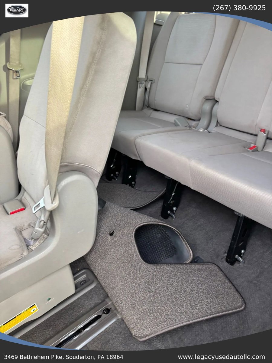 Used 2015 Kia Sedona LX w/ LX Convenience Package image 21