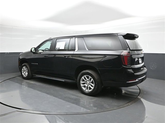 Used 2025 Chevrolet Suburban LT image 5
