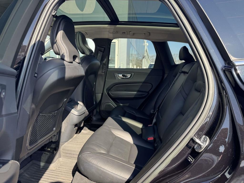 Used 2023 Volvo XC60 B5 Core w/ Climate Package image 9
