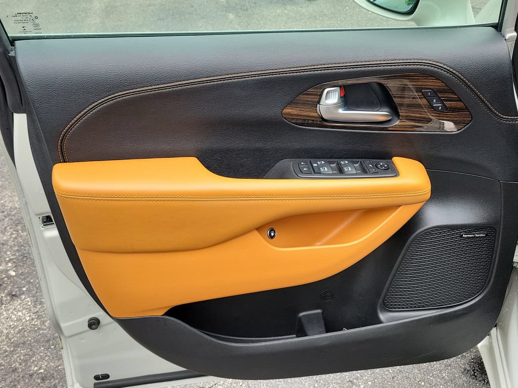 Used 2021 Chrysler Pacifica Pinnacle FWD image 19