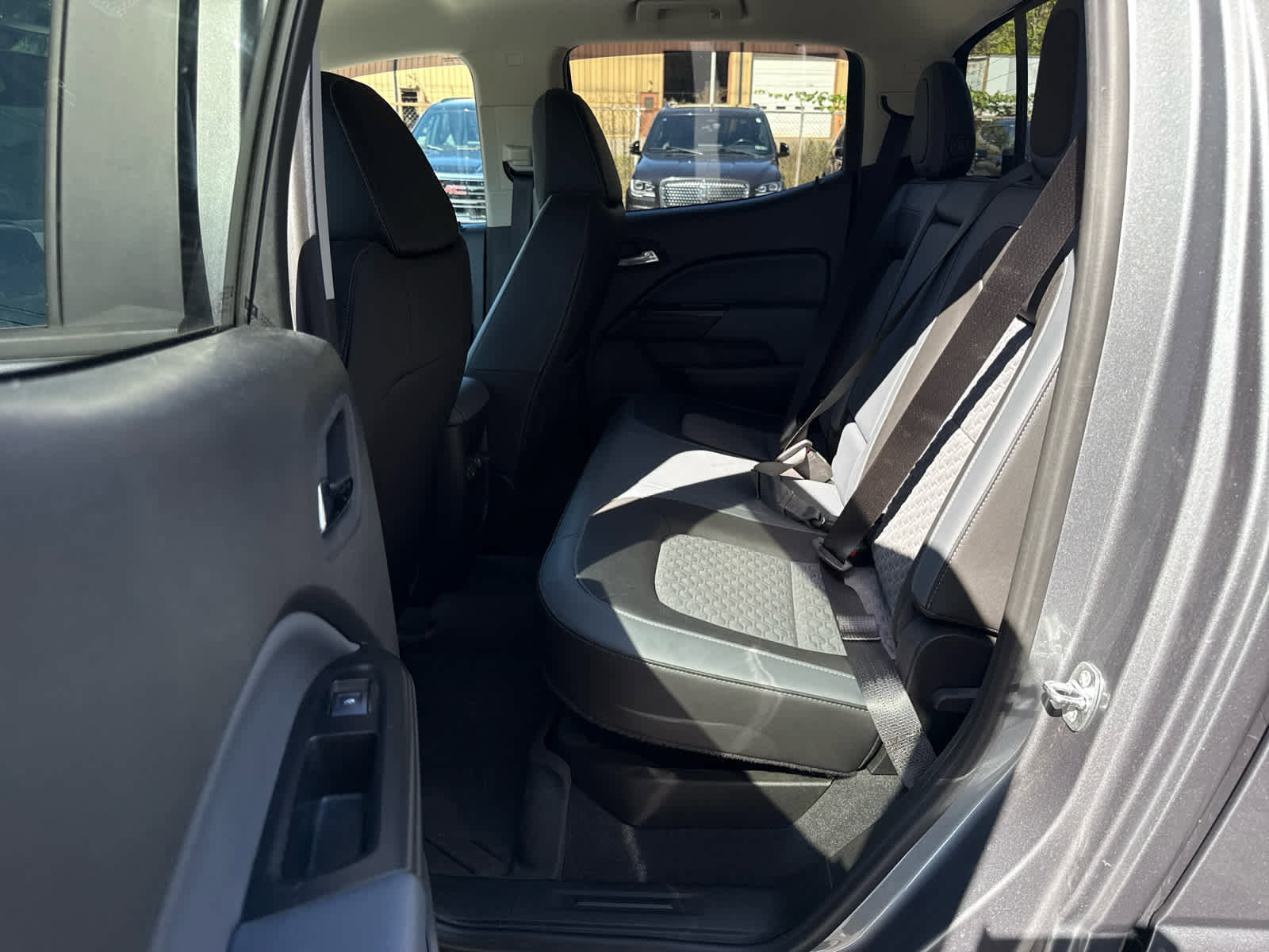 Used 2022 Chevrolet Colorado Z71 w/ LPO, Bed Guard Package image 21