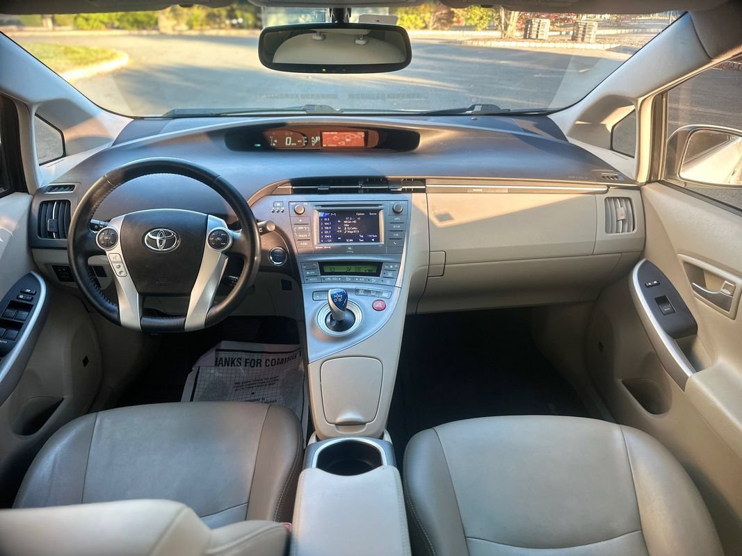 Used 2014 Toyota Prius Five FWD image 23