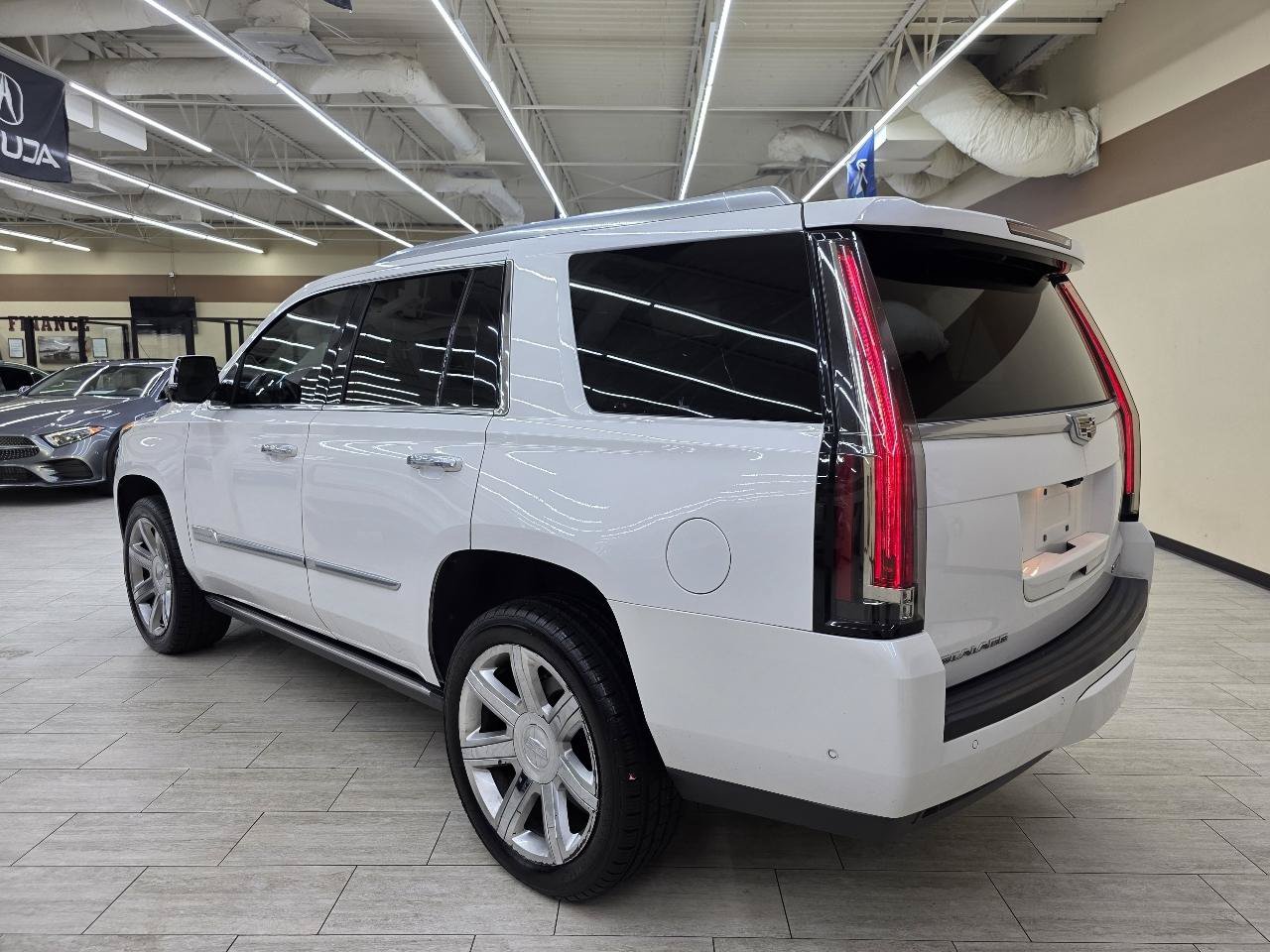 Used 2017 Cadillac Escalade Premium Luxury AWD/4WD image 8