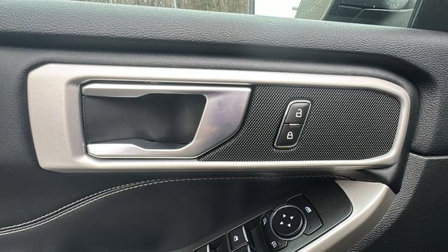 Used 2023 Ford Explorer XLT AWD/4WD image 25