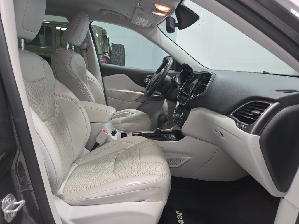 Used 2019 Jeep Cherokee Limited FWD image 18