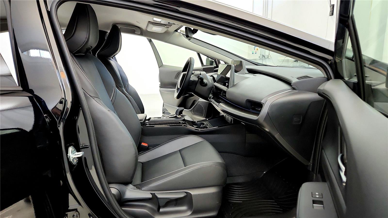 Used 2026 Toyota Prius AWD image 16