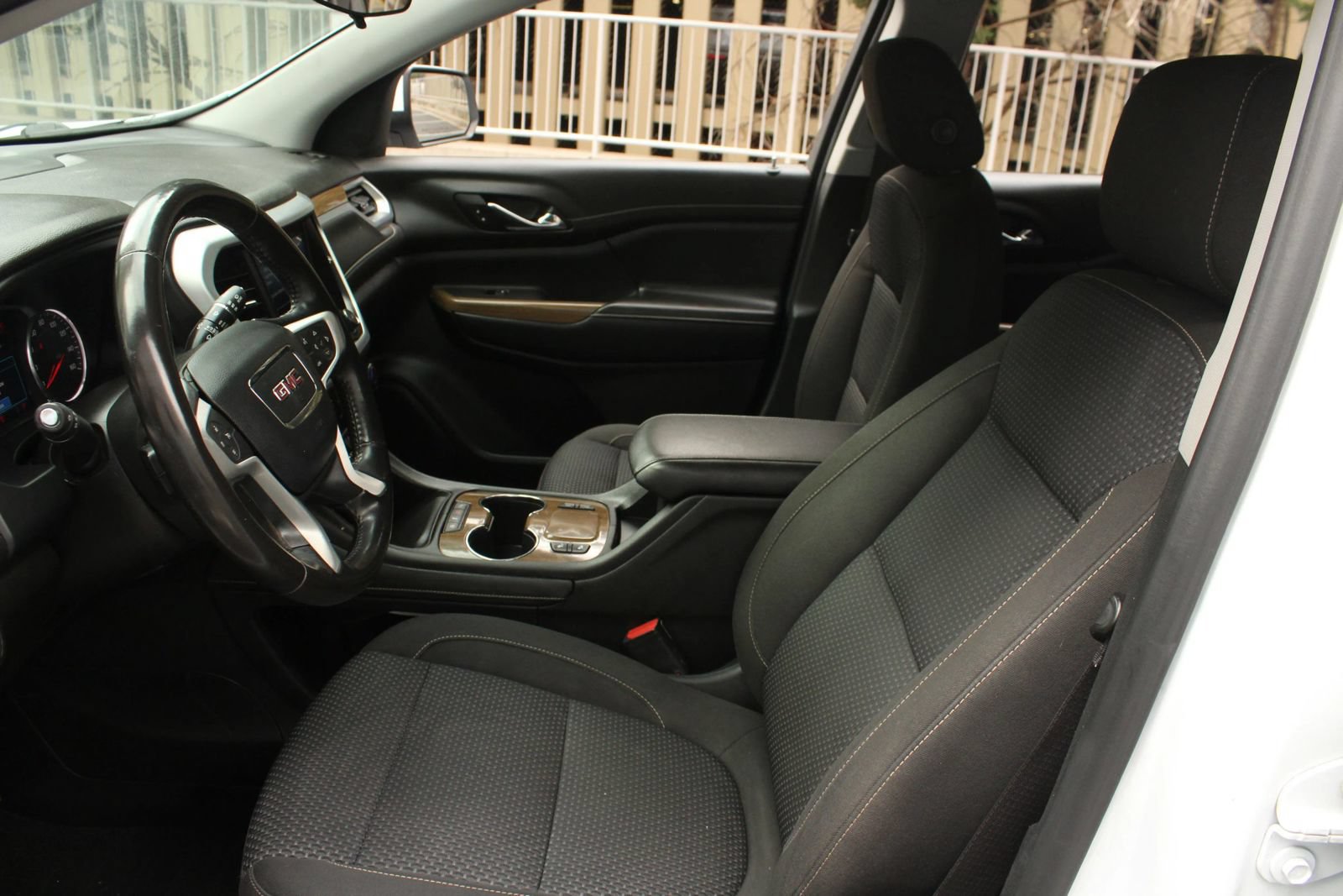 Used 2020 GMC Acadia SLE w/ Driver Convenience Package FWD image 14