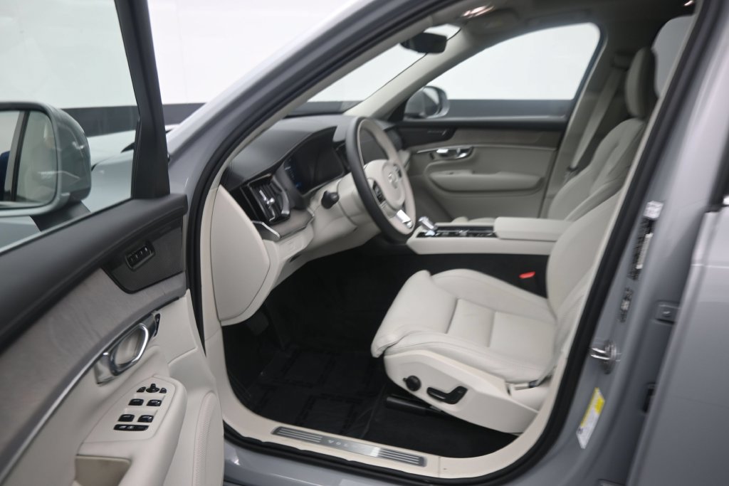 Used 2026 Volvo XC90 B6 Ultra w/ Protection Package AWD/4WD image 13