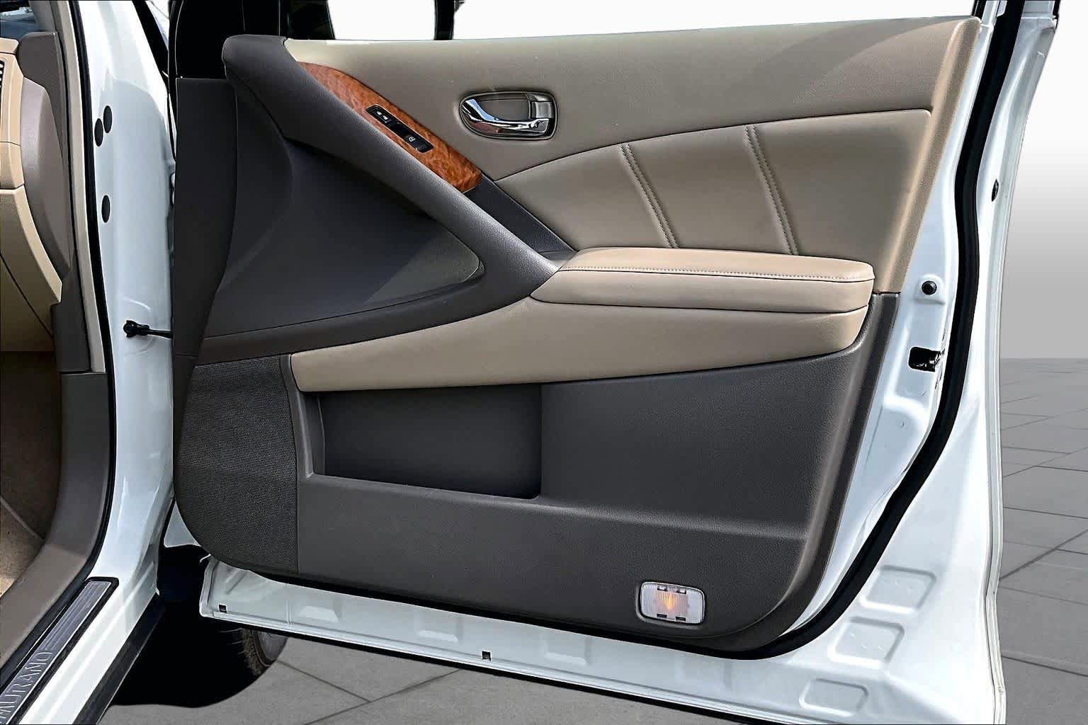 Used 2013 Nissan Murano LE w/ Platinum Pkg FWD image 22