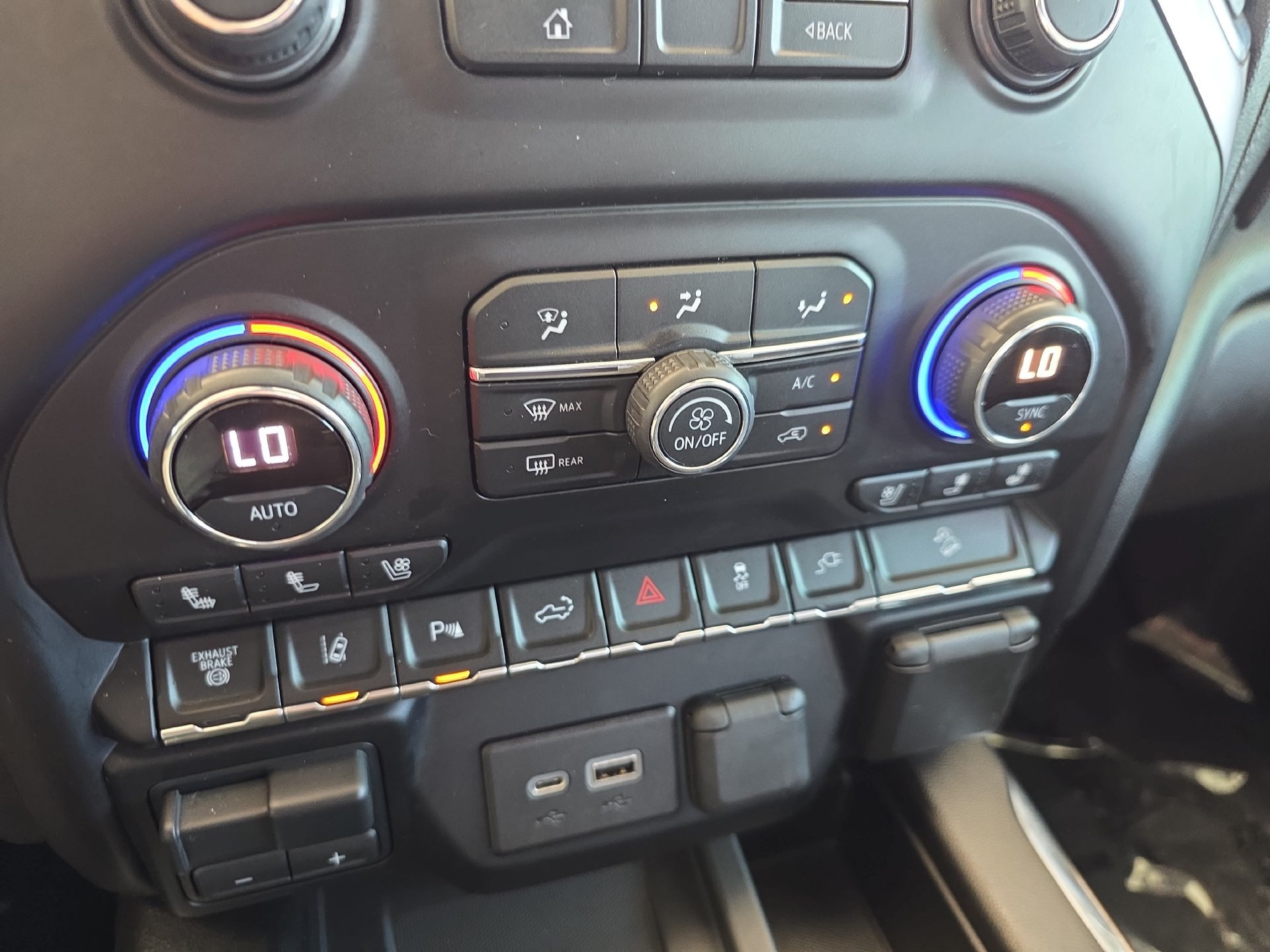 Used 2020 Chevrolet Silverado 2500 LTZ w/ LTZ Premium Package AWD/4WD image 24