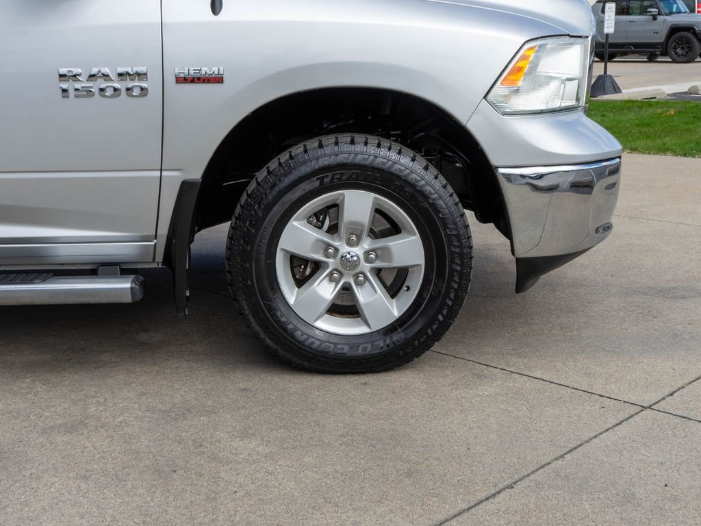 Used 2017 RAM 1500 Classic SLT AWD/4WD image 34