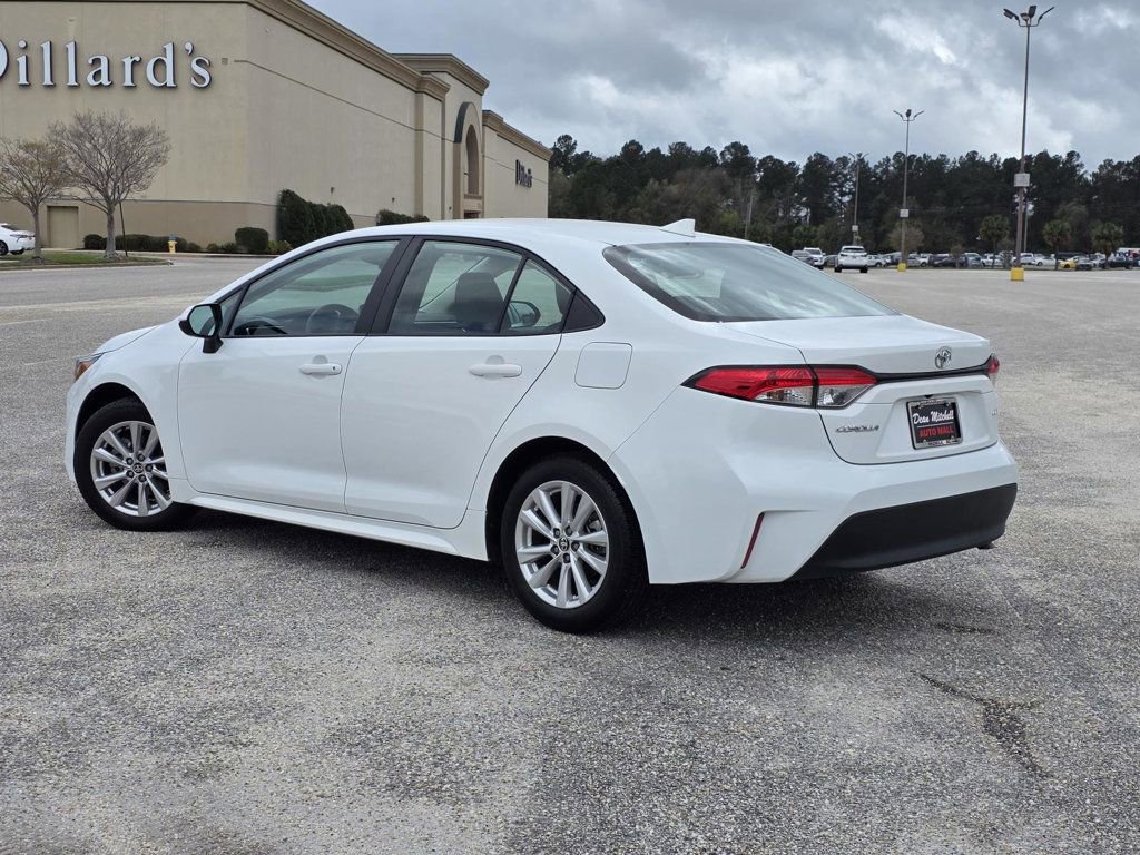 Used 2023 Toyota Corolla LE w/ LE Convenience Package FWD image 4