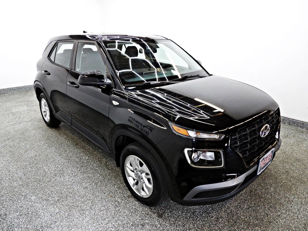 Used 2021 Hyundai Venue SE w/ Cargo Package image 3