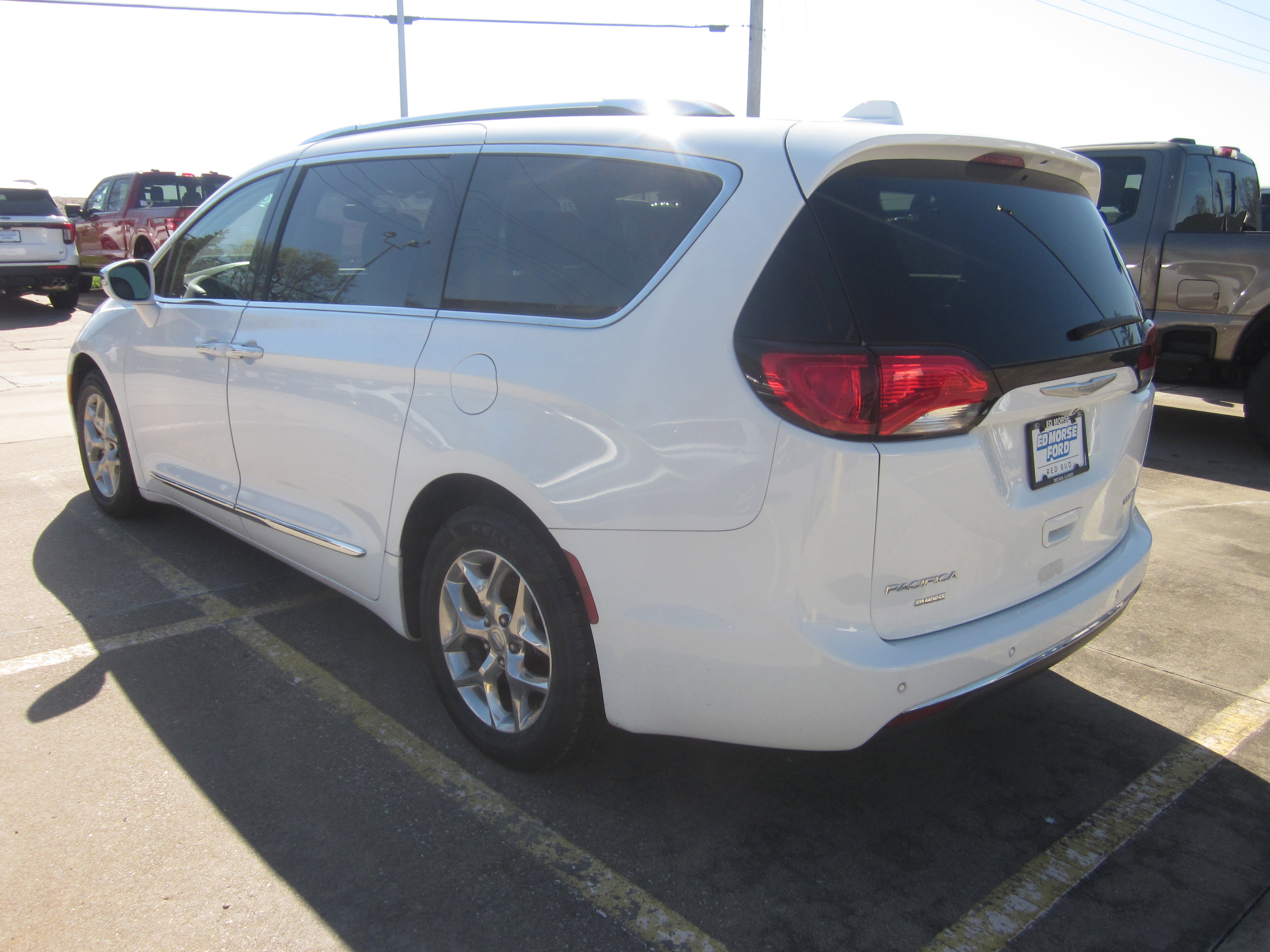 Used 2018 Chrysler Pacifica Limited image 4