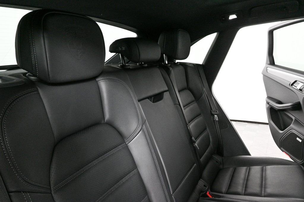 Certified 2026 Porsche Macan AWD/4WD image 23