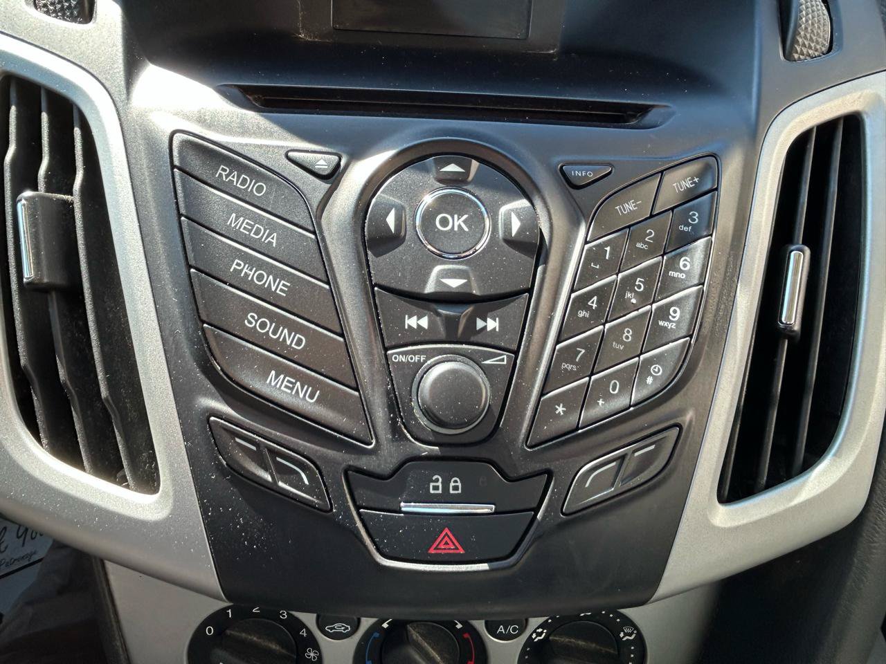 Used 2014 Ford Focus SE FWD image 23