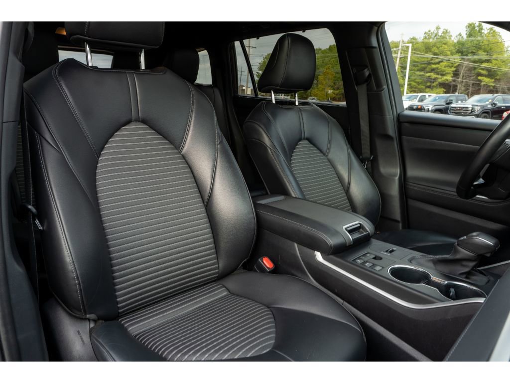 Used 2023 Toyota Highlander XSE image 12