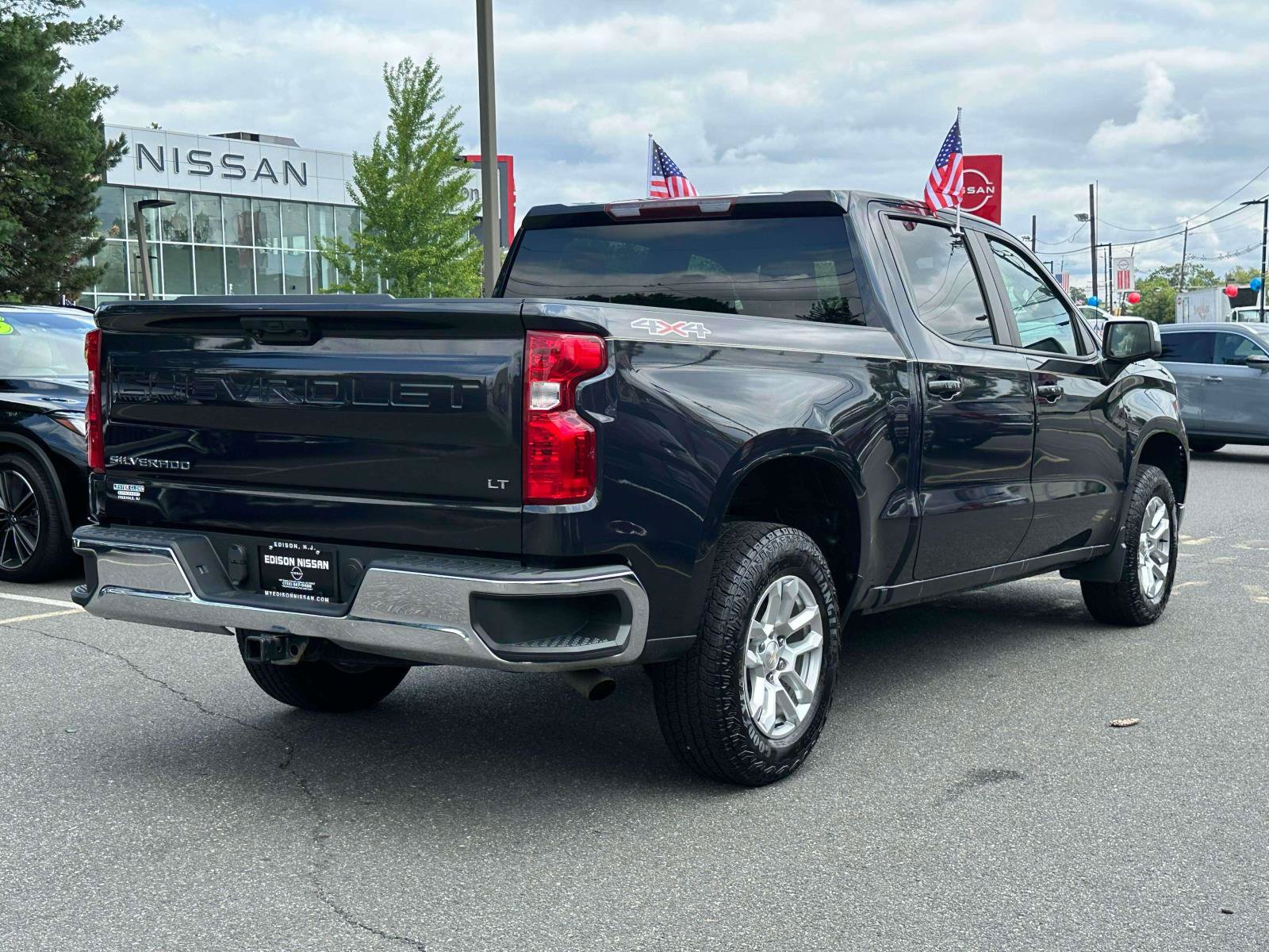 Used 2022 Chevrolet Silverado 1500 LT AWD/4WD image 4