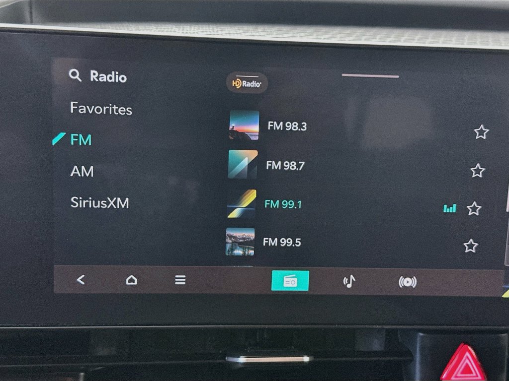 Used 2025 Kia Carnival FWD image 17