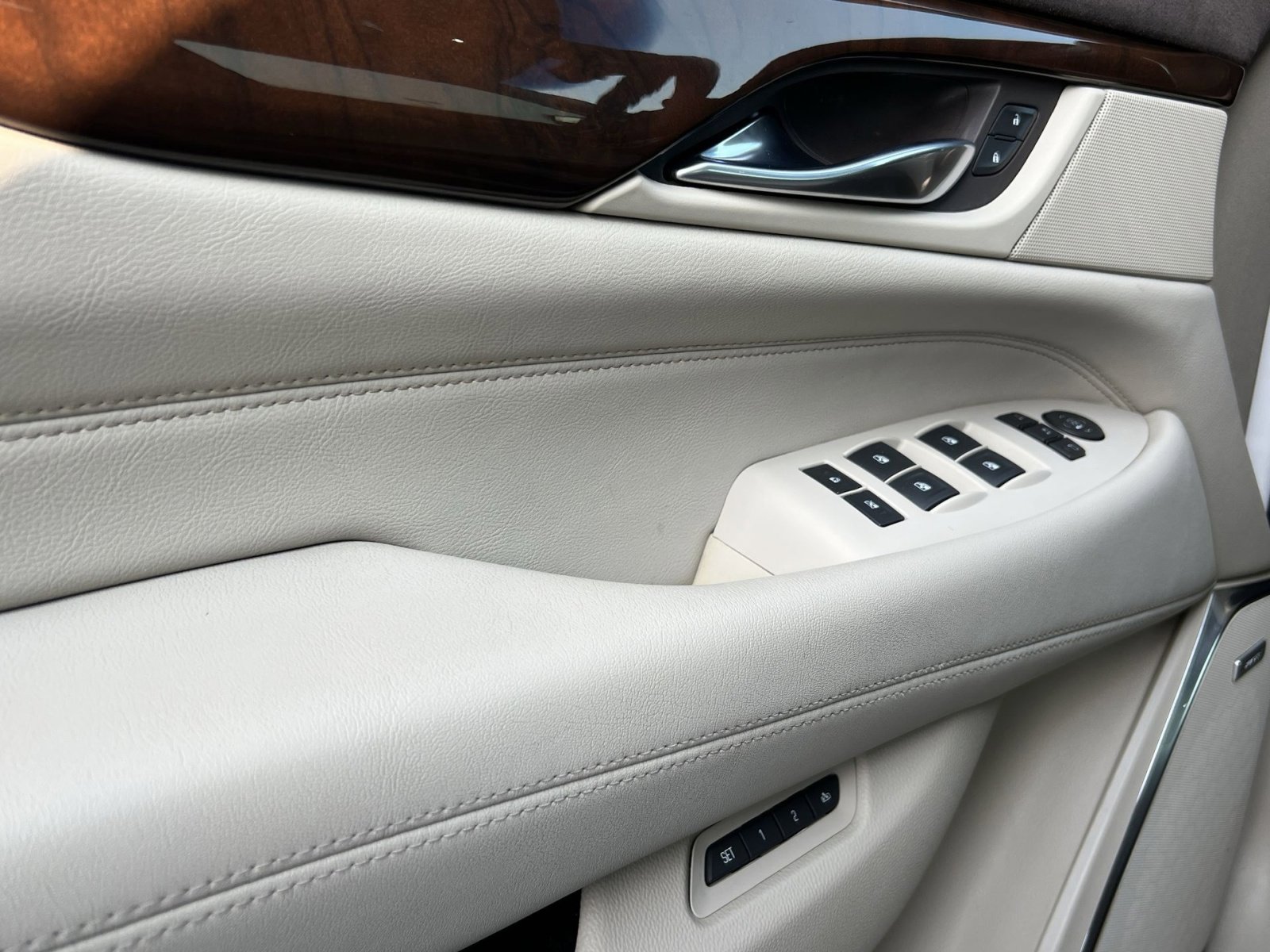 Used 2017 Cadillac Escalade Luxury image 15