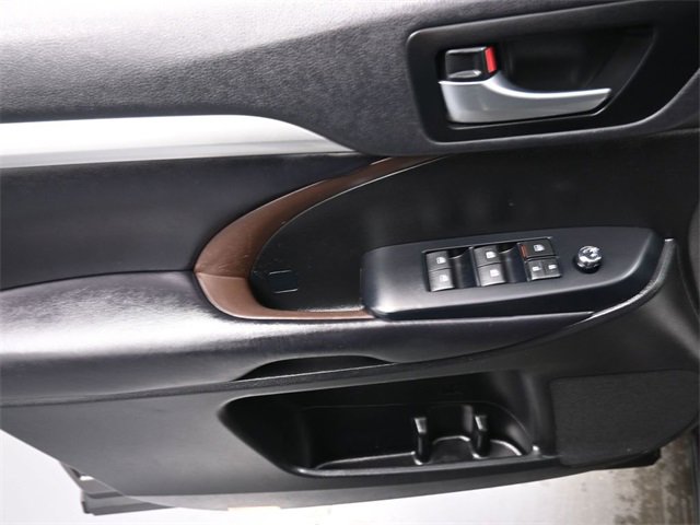 Used 2019 Toyota Highlander XLE image 13