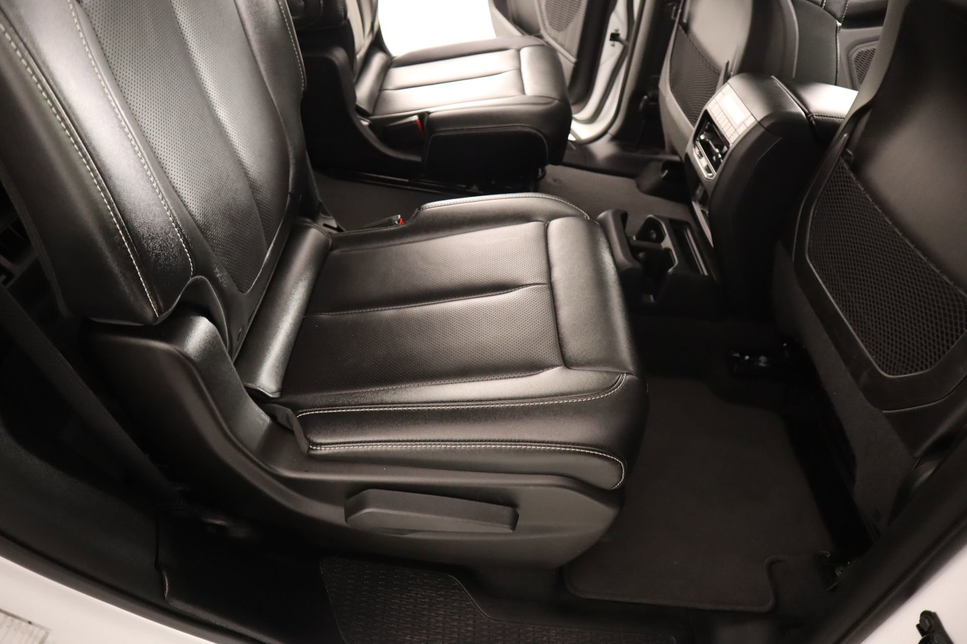 Used 2024 Jeep Grand Cherokee L Limited w/ Luxury Tech Group II image 16