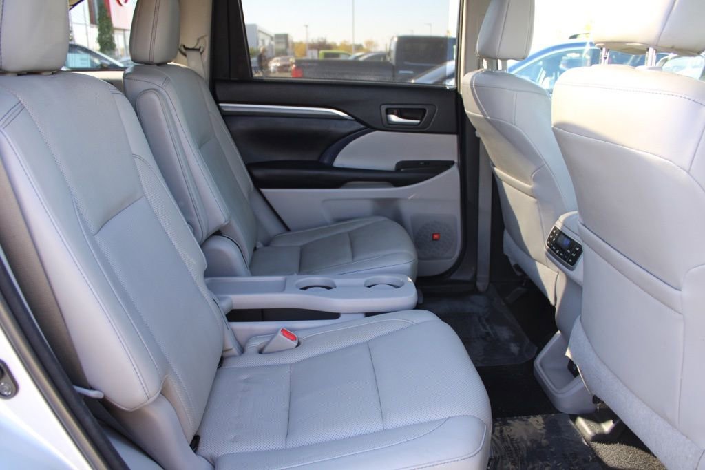 Used 2017 Toyota Highlander Limited Platinum image 23