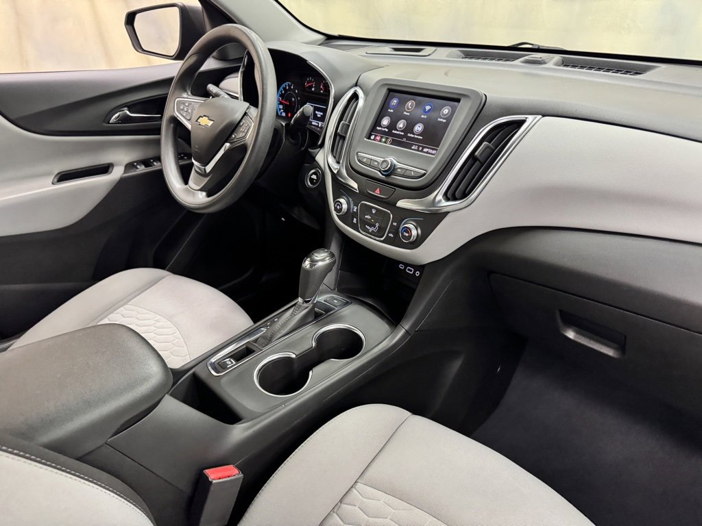 Used 2021 Chevrolet Equinox LS image 24