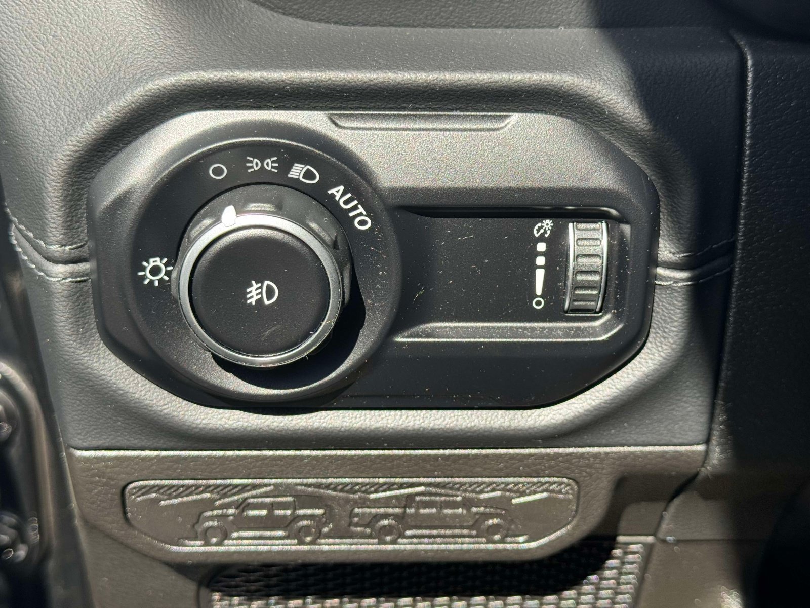 Used 2024 Jeep Wrangler Unlimited Sahara AWD/4WD image 19