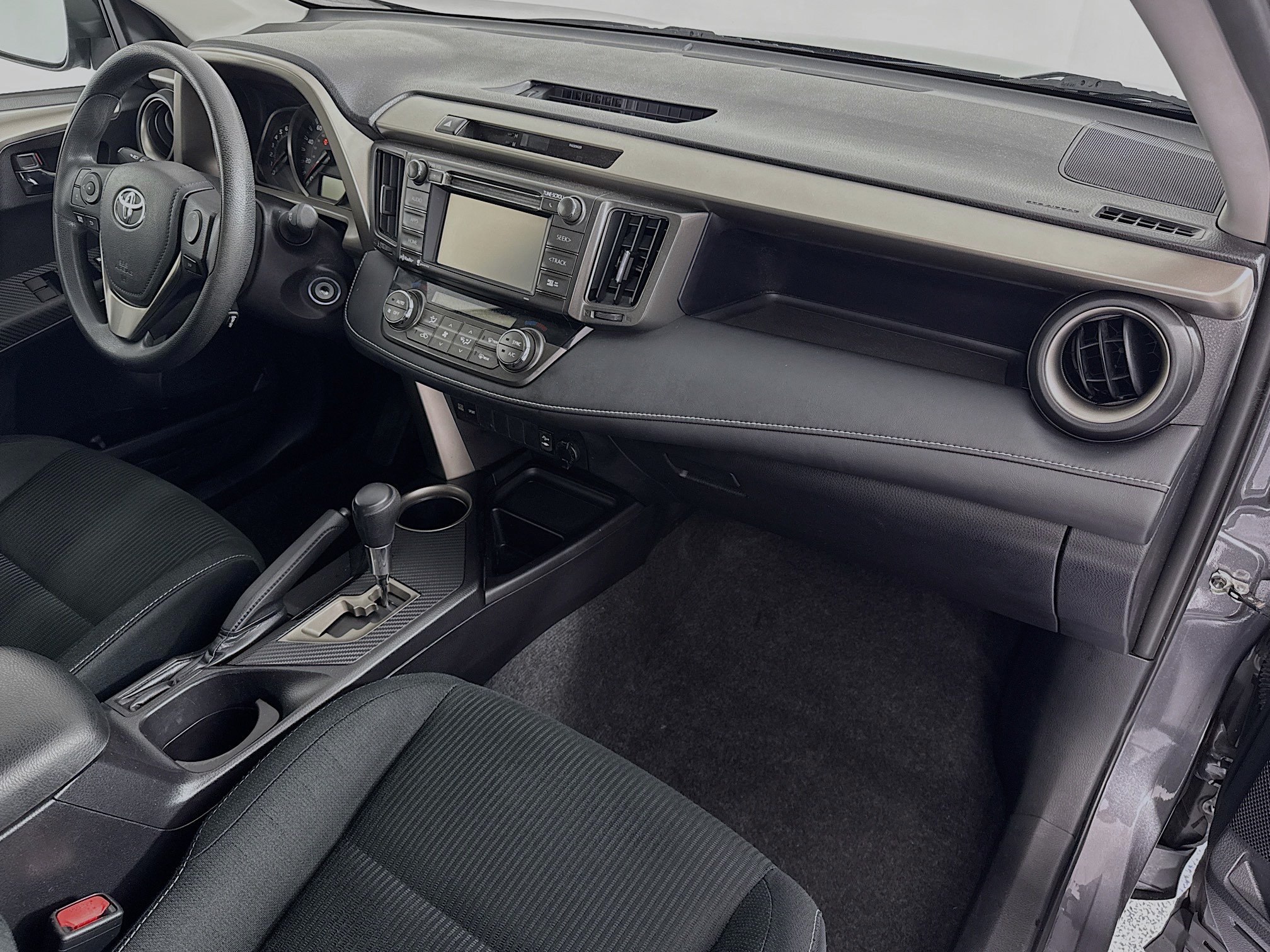 Used 2015 Toyota RAV4 XLE AWD/4WD image 27