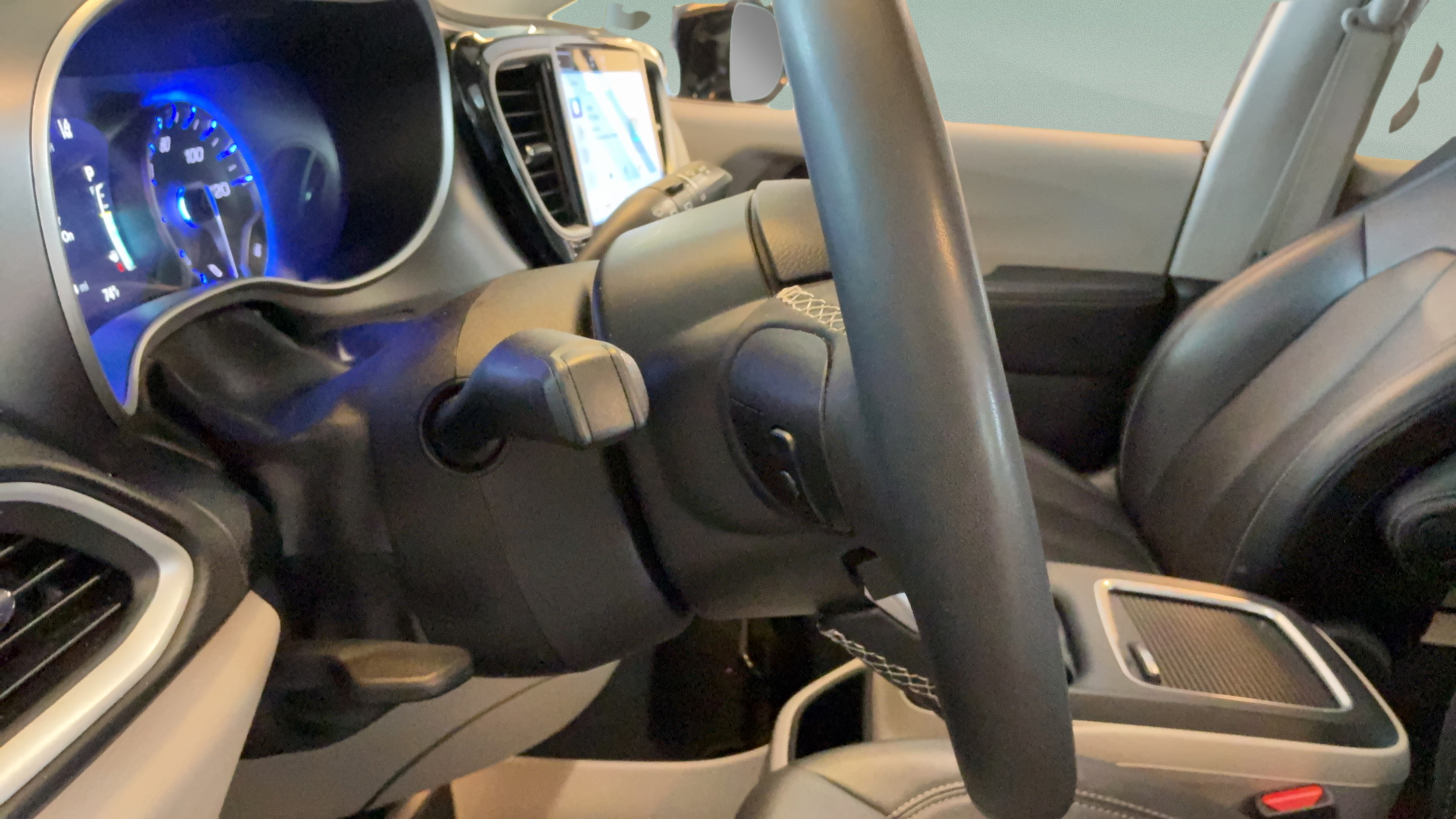 Used 2024 Chrysler Pacifica Touring-L FWD image 20