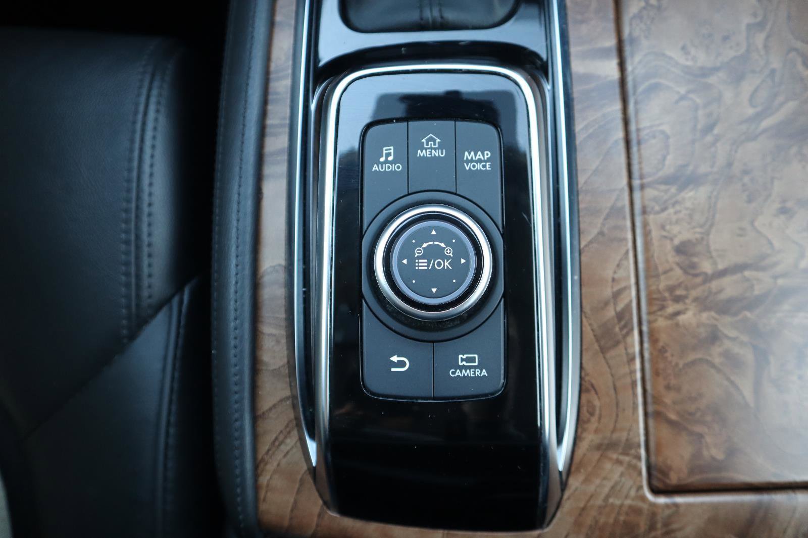 Used 2022 Nissan Armada SL image 36