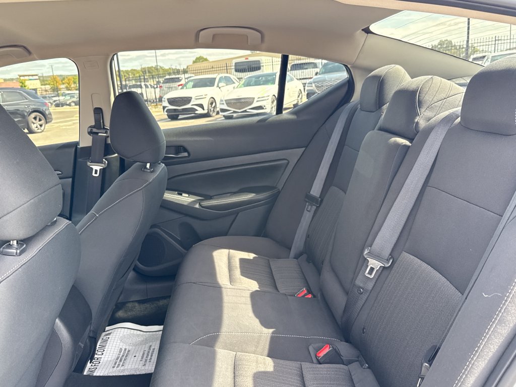 Used 2025 Nissan Altima 2.5 SV FWD image 18