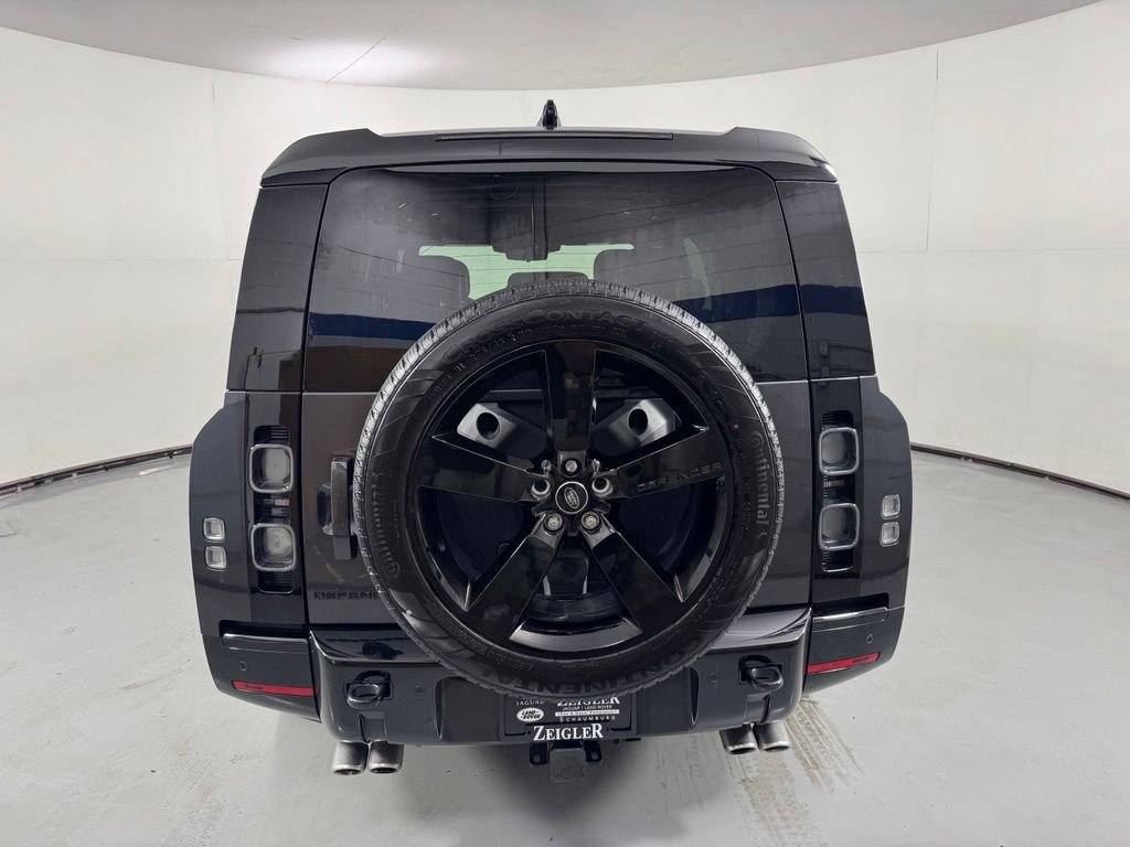 Used 2025 Land Rover Defender 130 V8 AWD/4WD image 8