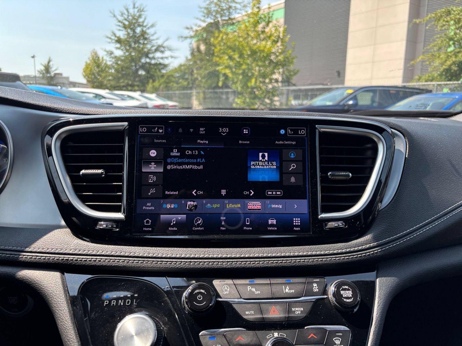 Used 2025 Chrysler Pacifica Limited FWD image 19