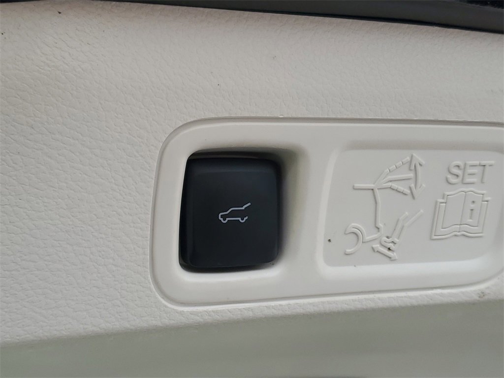 Used 2021 Lincoln Navigator Black Label w/ Cargo Convenience Package image 10