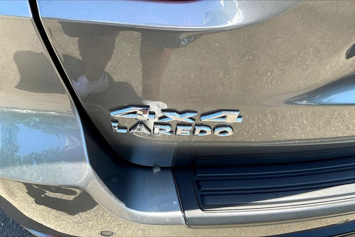 Used 2013 Jeep Grand Cherokee Laredo AWD/4WD image 22