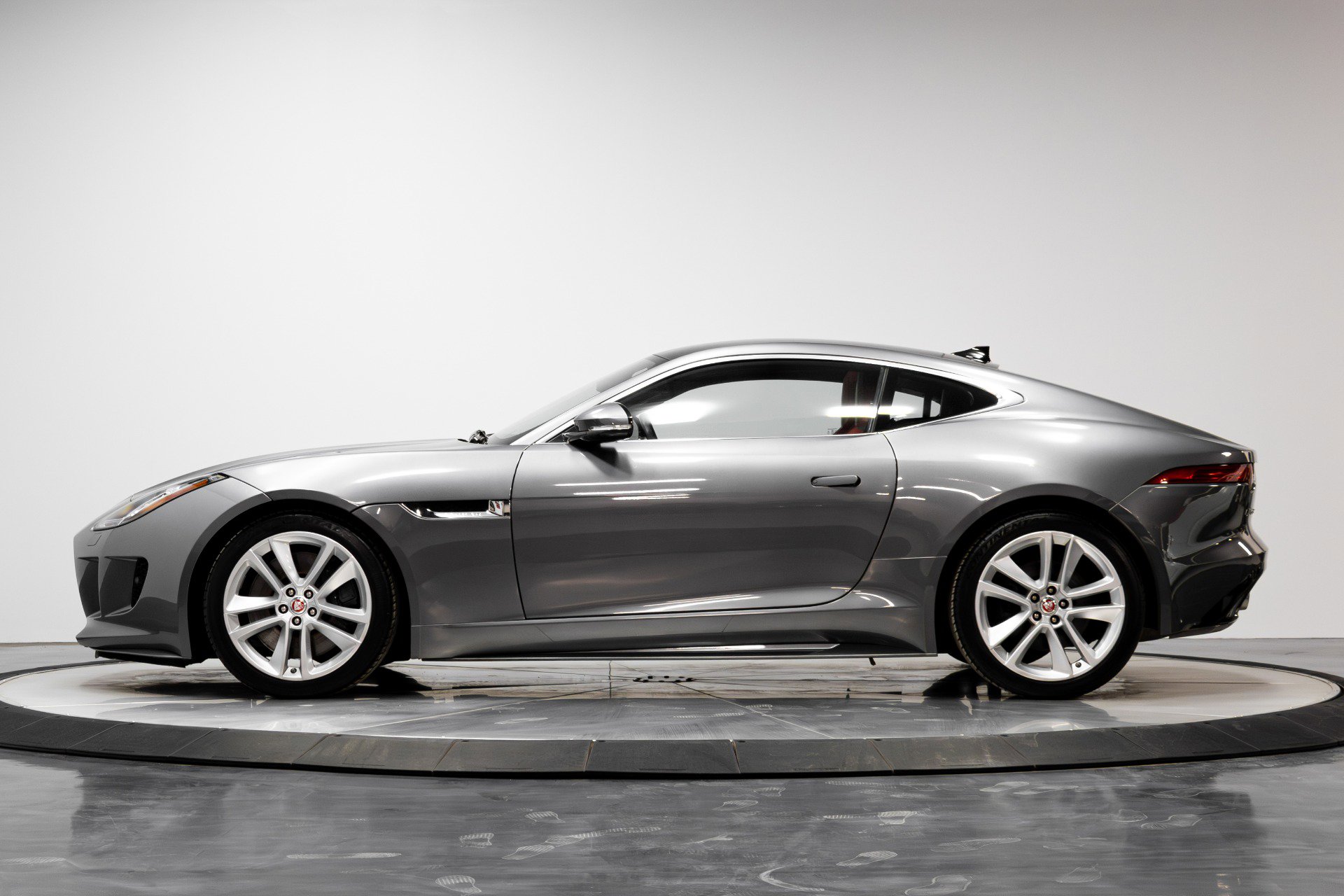 Used 2016 Jaguar F-TYPE S image 21