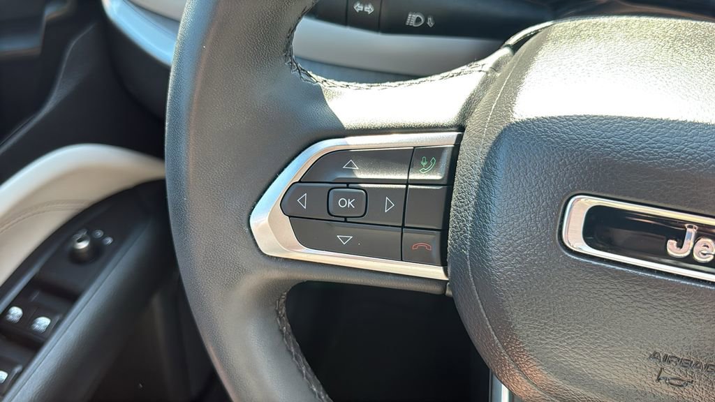 Used 2025 Jeep Compass Limited AWD/4WD image 26