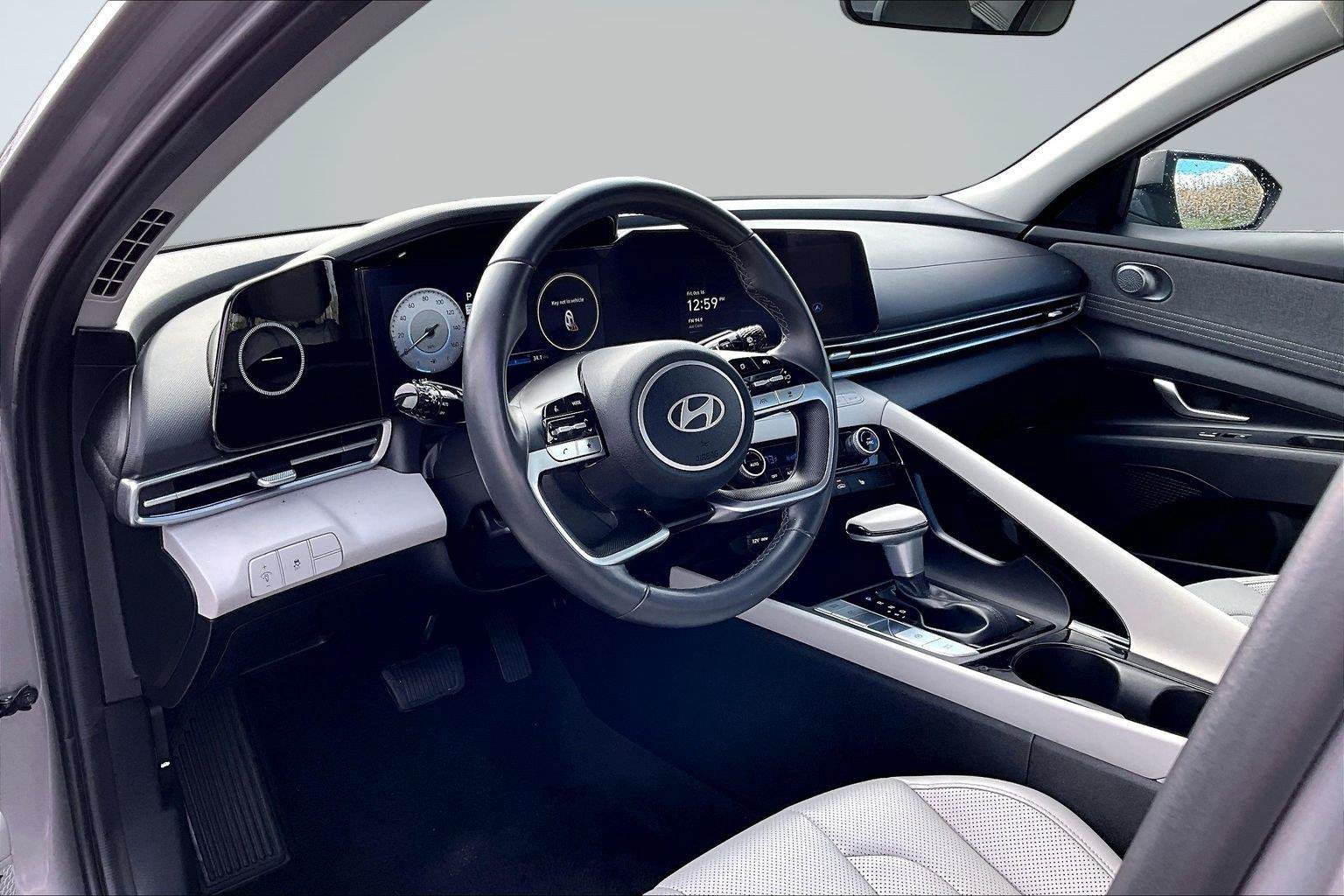 Used 2025 Hyundai Elantra Limited FWD image 27