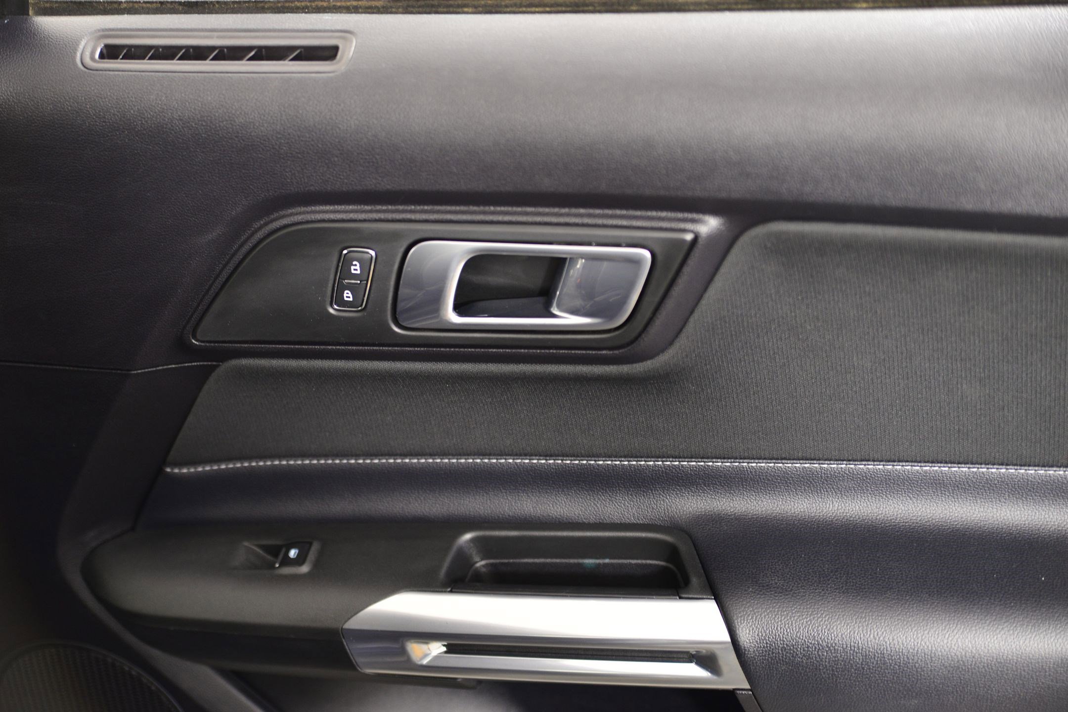 Used 2019 Ford Mustang GT w/ Black Accent Package image 9